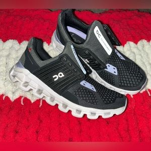 Women’s on cloud shoes!!